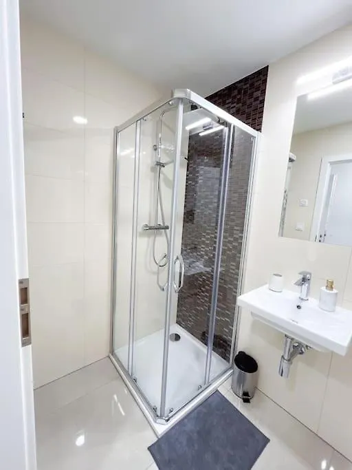 Suite Sapphire & Balcony 312 Prague Apartment