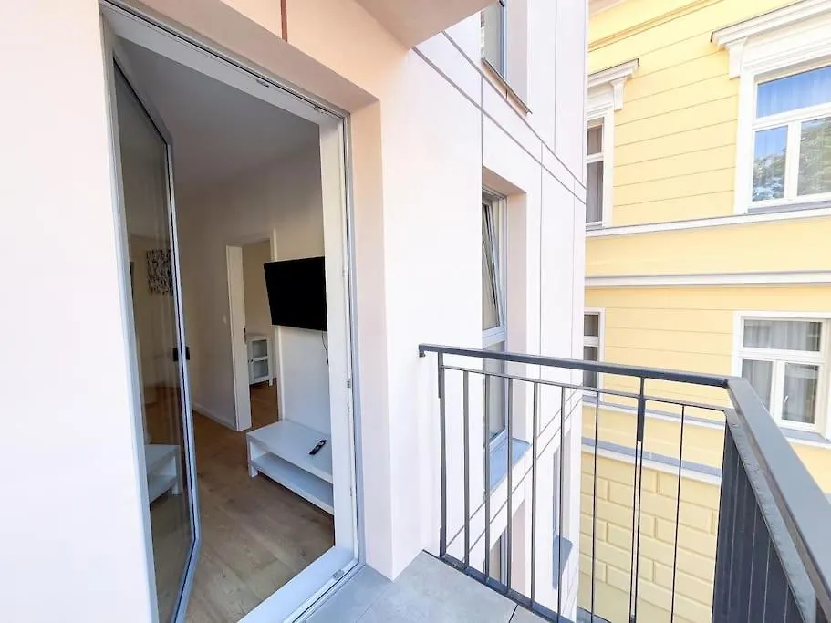 Suite Sapphire & Balcony 312 Prague